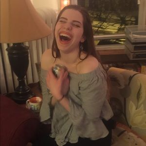 Meet your Posher, Caitlin